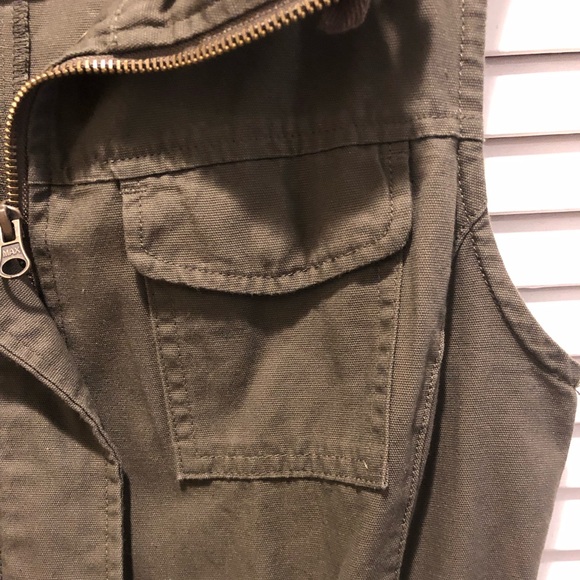 Olive utility sleeves vest - Picture 4 of 6
